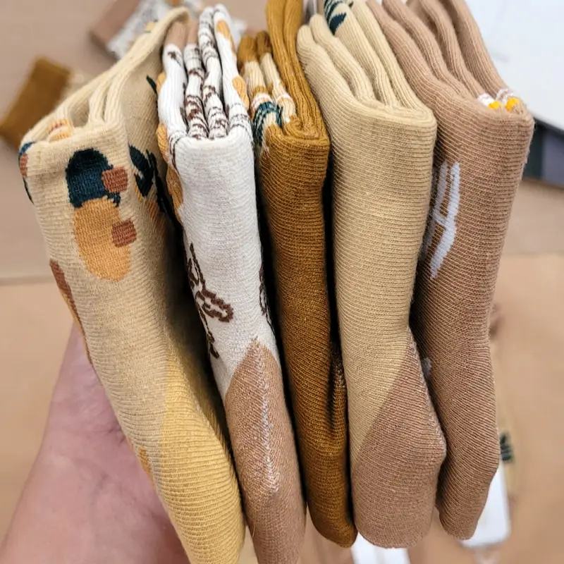 جوراب ساقدار زنانه وارداتی طرح پاییز k0075