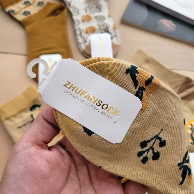 جوراب ساقدار زنانه وارداتی طرح پاییز k0075