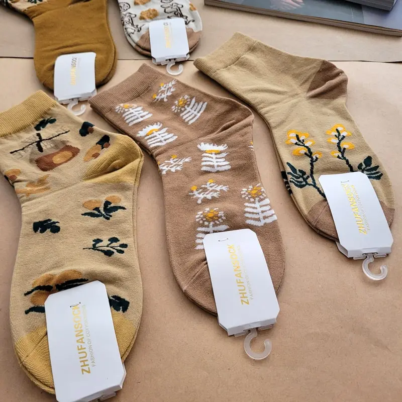 جوراب ساقدار زنانه وارداتی طرح پاییز k0075