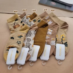 جوراب ساقدار زنانه وارداتی طرح پاییز k0075