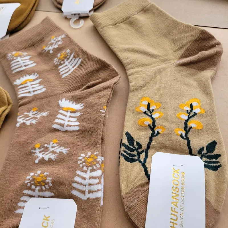 جوراب ساقدار زنانه وارداتی طرح پاییز k0075