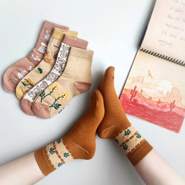 جوراب ساقدار زنانه وارداتی طرح پاییز k0075